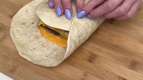 The Burger Crunch Wrap that’s Breaking The Internet! 🤯😍