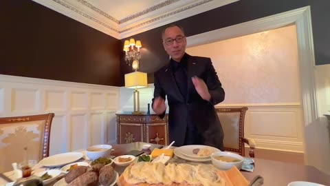 20220227文贵先生GETTR¹：肉窝饼来了……吃饭饭喽……