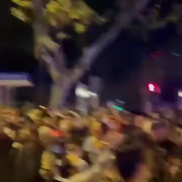 "Zrezygnuj z partii komunistycznej!"Protestujący krzyczą na ulicach Szanghaju 2