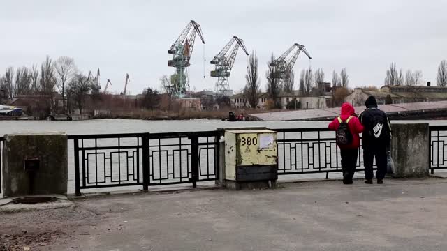 Ukrainians await loved ones crossing frontline river