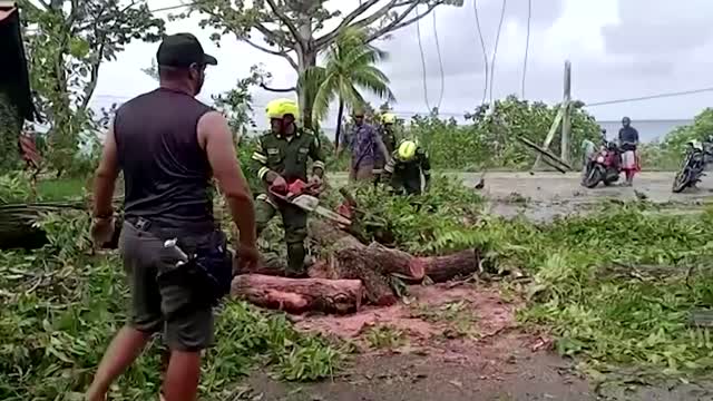 Colombian police help fix homes wrecked by storm Julia