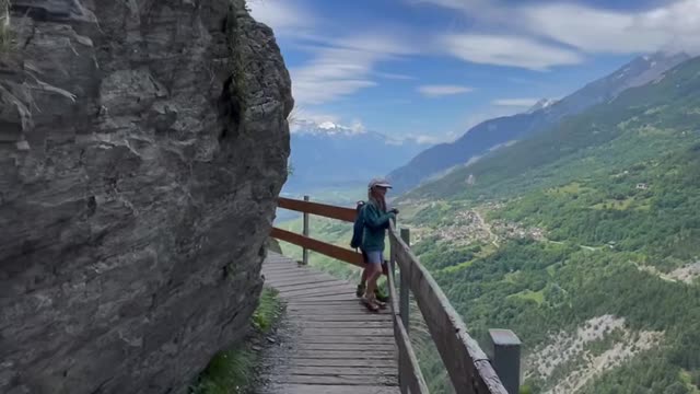 Here we’re at the beautiful Bisse du Torrent Neuf in Savi