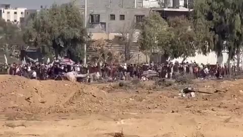 Thousands of Palestinians moving south in the Gaza Strip - Combat Footage