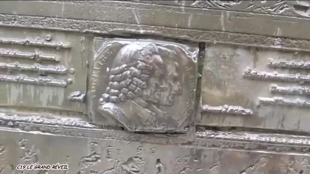 POURQUOI CES MESSAGES SECRETS MAÇONNIQUES CACHÉS SUR LE MONUMENT DES DROITS DE L'HOMME ???