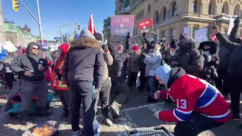 Thousands gather on Parliament for 'Freedom Convoy'