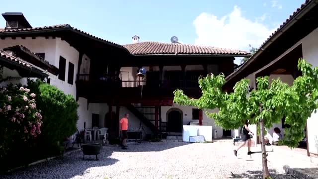 Film shows Bosnian Muslims and Jews saving each other