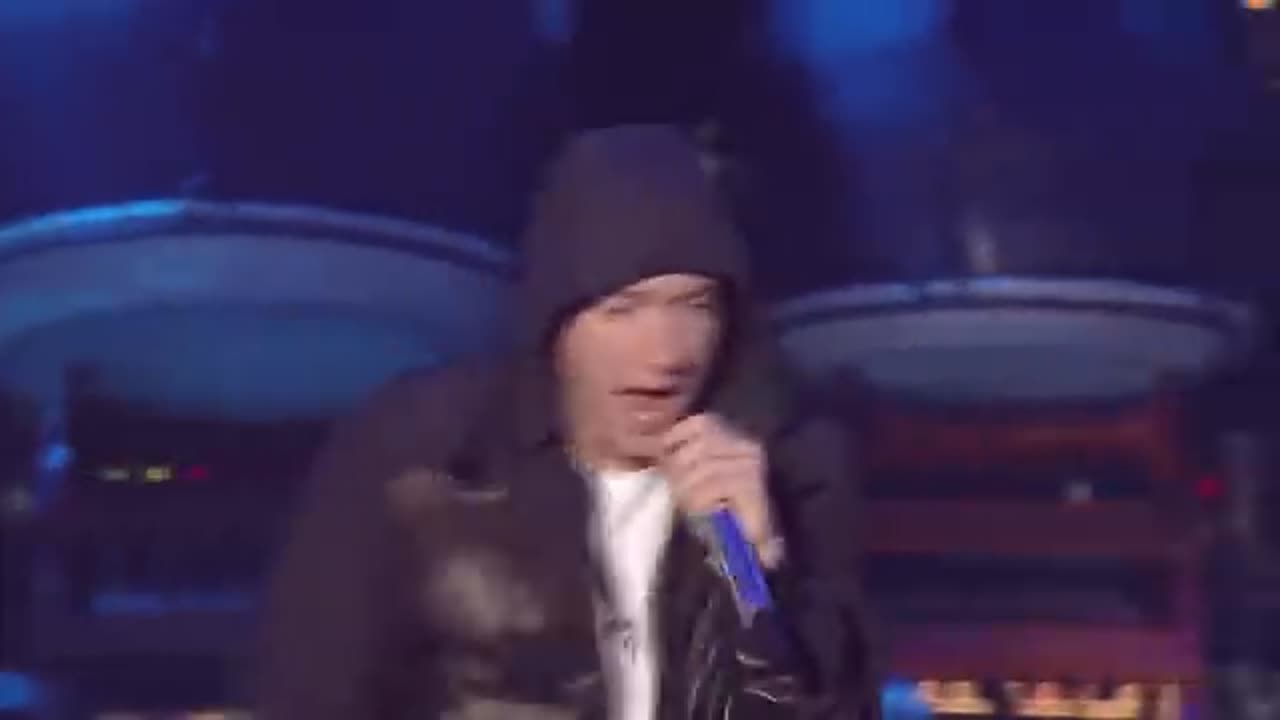 Eminem & Rihanna Perform “Love the Way You Lie / Not Afraid” at 2010 VMAs | MTV