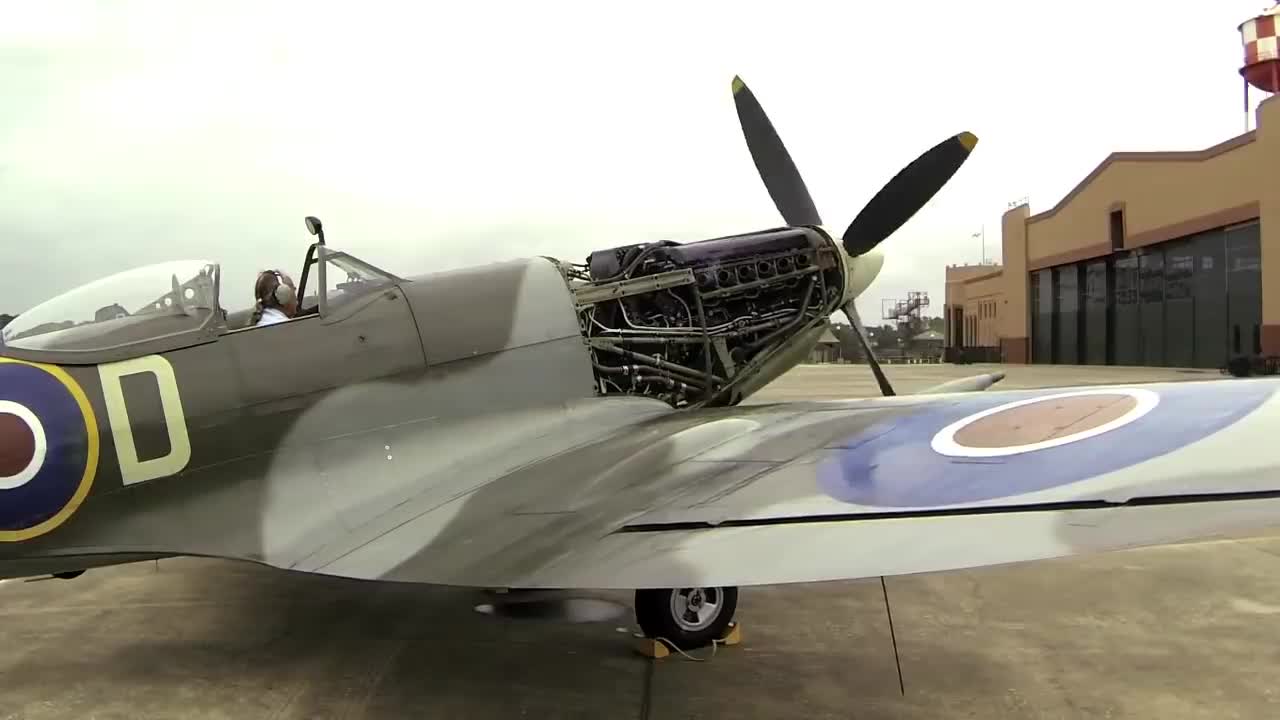 Spitfire MK XVI - First Engine Run in 17 Years!