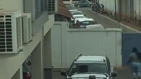 Lady tries to escape after robbing bank, instantly regrets it !