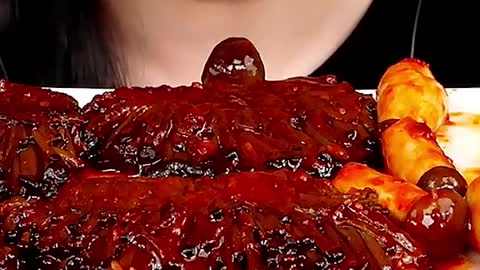 Spicy Golden Enoki Mushrooms #zoeyasmr #zoeymukbang #bigbites #mukbang #asmr #food #먹방 #틱톡푸드 #spicym