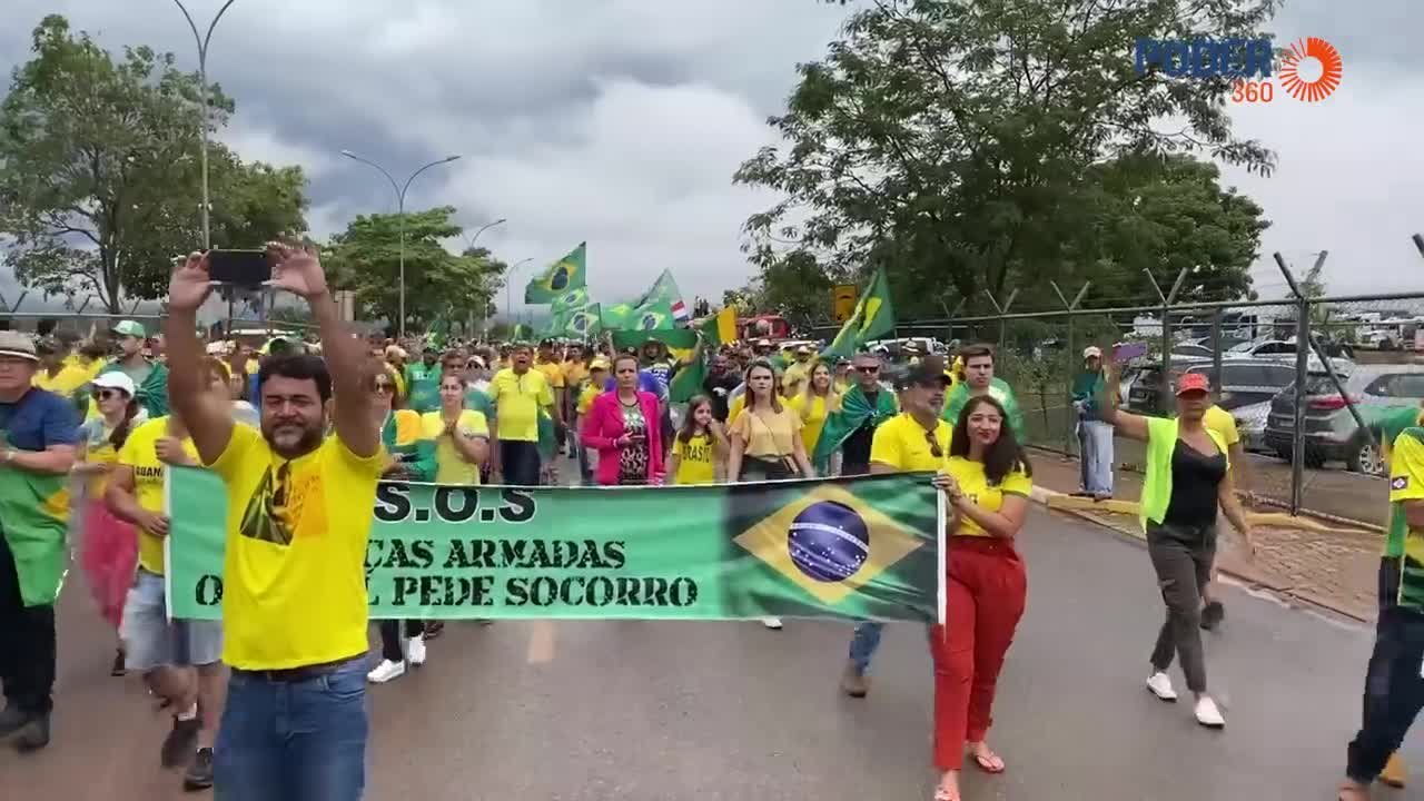 Manifestantes reúnem-se em Brasília para manifestação na Proclamação da República