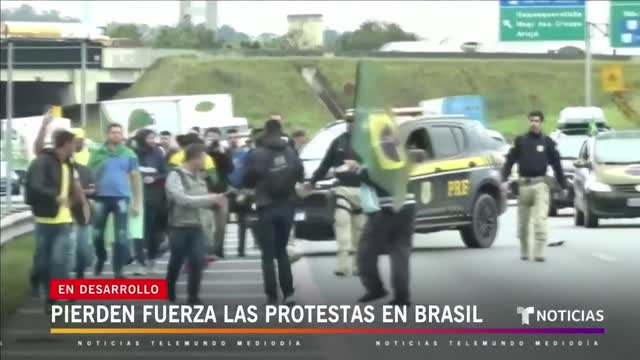 Pierden fuerza las protestas contra los resultados electorales en Brasil | Noticias Telemundo