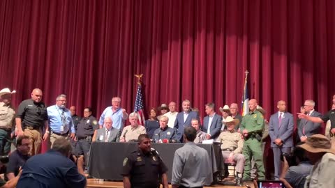 Beto interrupting Abbott's presser