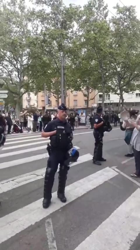 Macron's convoy arrives in Lyon greeted by heckling...