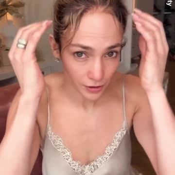 ennifer Lopez shows off her glowing skin in JLO Beauty advert