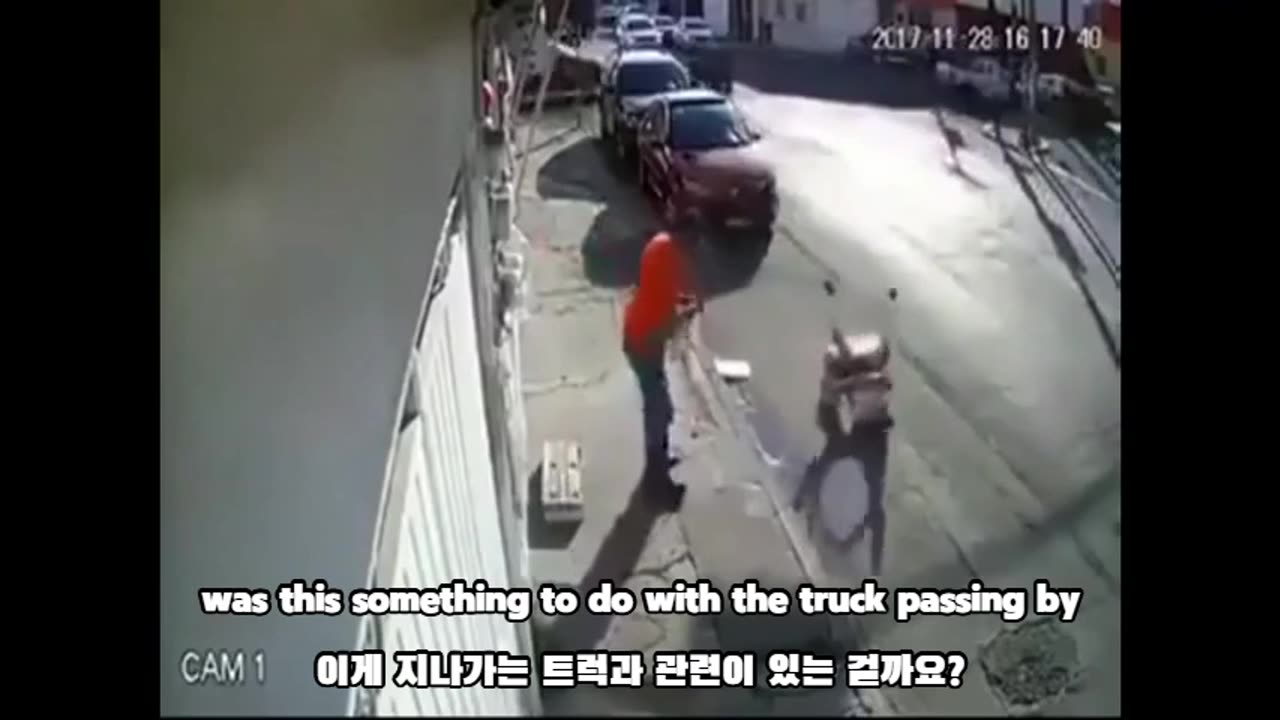 An invisible force attacks women/보이지 않는 힘이 여성을 공격하다