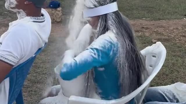 YALL WHAT ABT THE BLUE GIRL