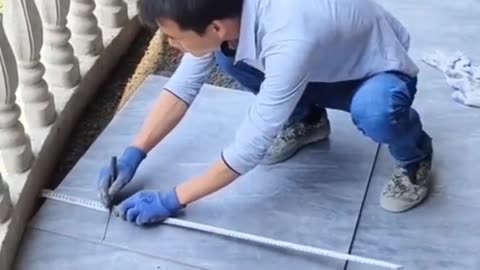 Lifehack Cutting floor tiles for corner placement