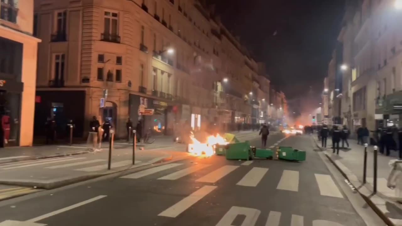Macron's Paris protest ban is going great 😃