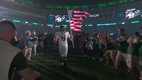 EPIC: Aaron Rodgers Runs Onto The Field With American Flag On 9/11