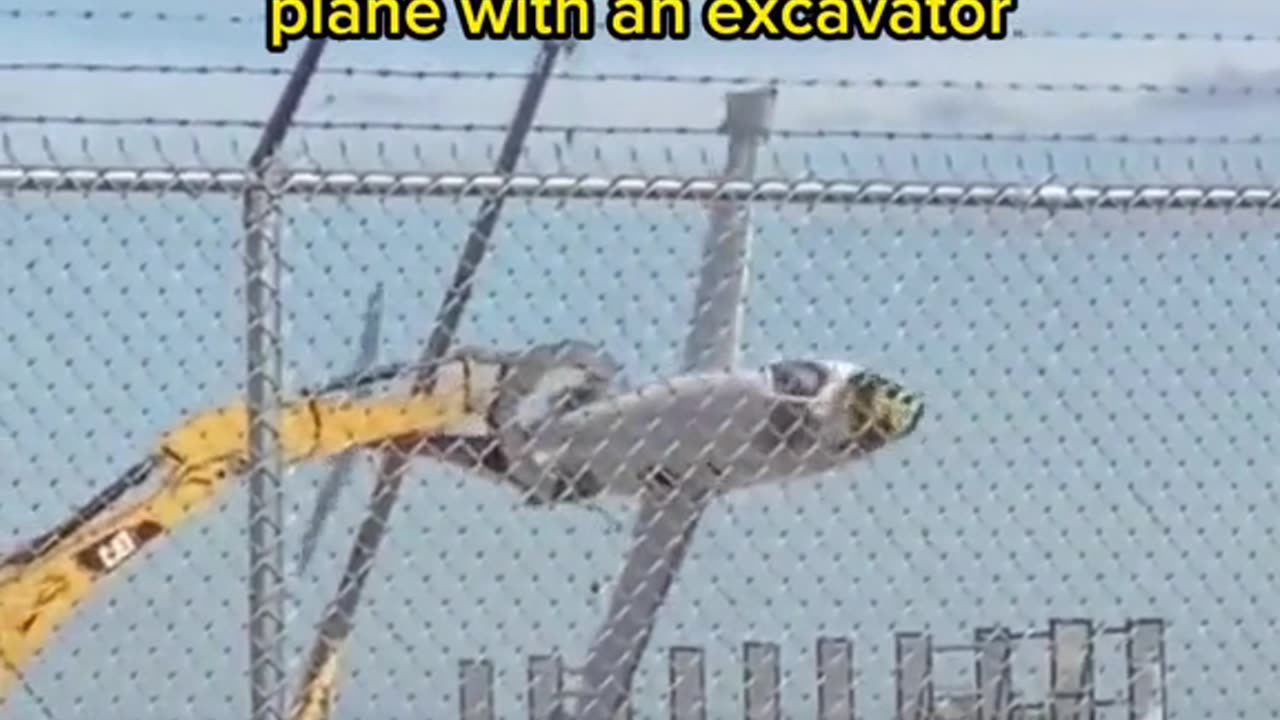Airplane plane aircraft Avion Excavator operator fun