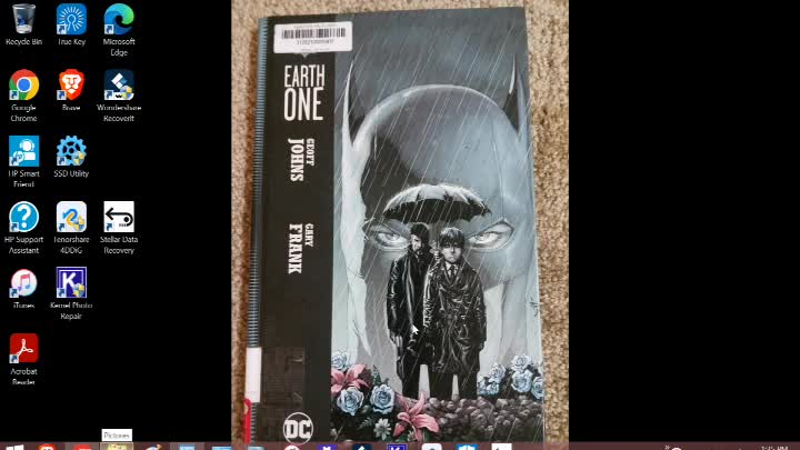 Batman Earth One Volume 1 Review