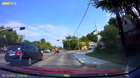 Be careful even if the light is green: Pedestrians cross road during green light