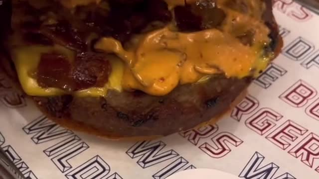 We tried the most contradictory burgerat this popular burger Jjoint