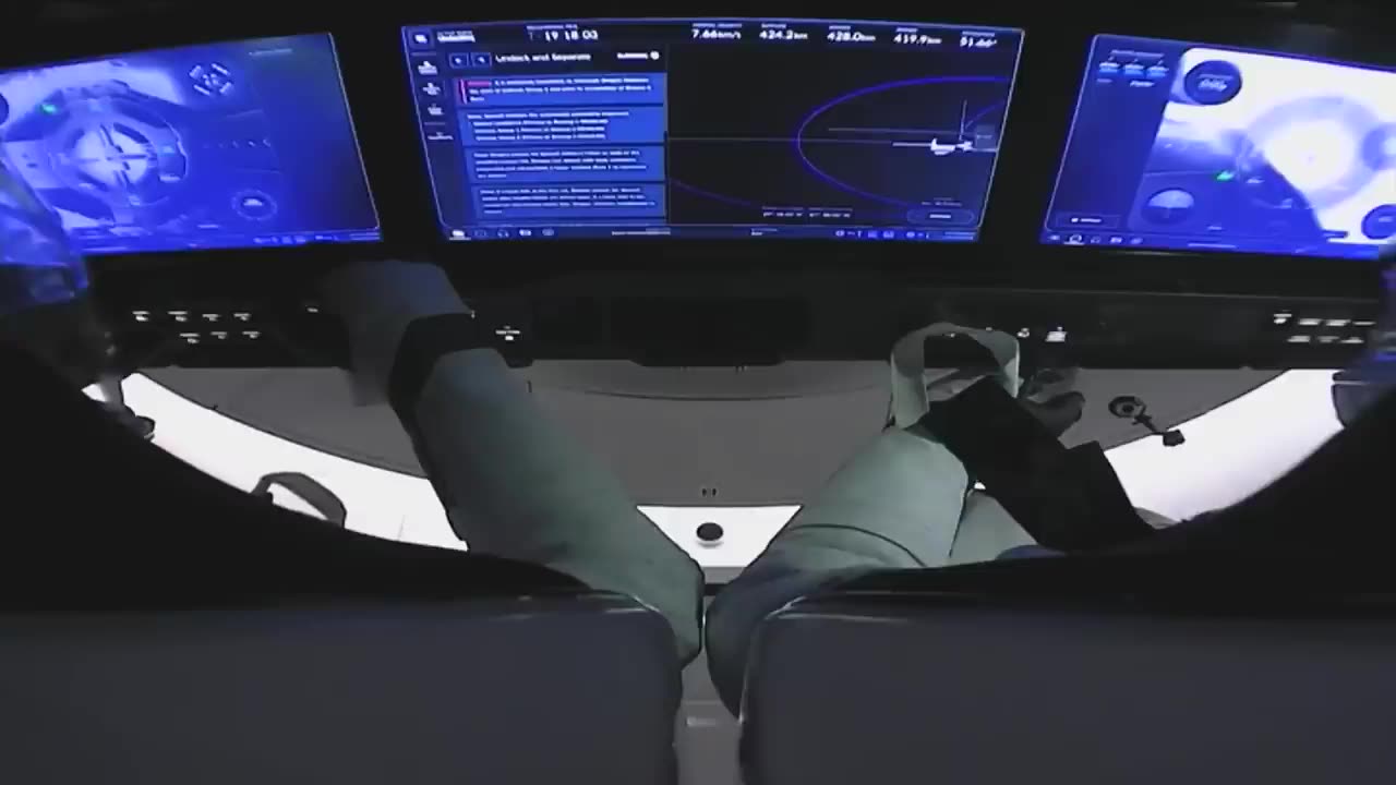 Life Inside The SpaceX Dragon Capsule!