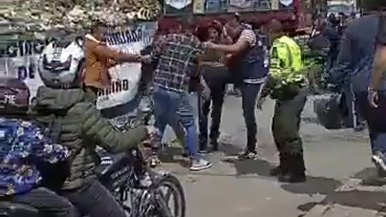 Video: Linchan a hombre por pegarle a estatua de la Virgen del Carmen