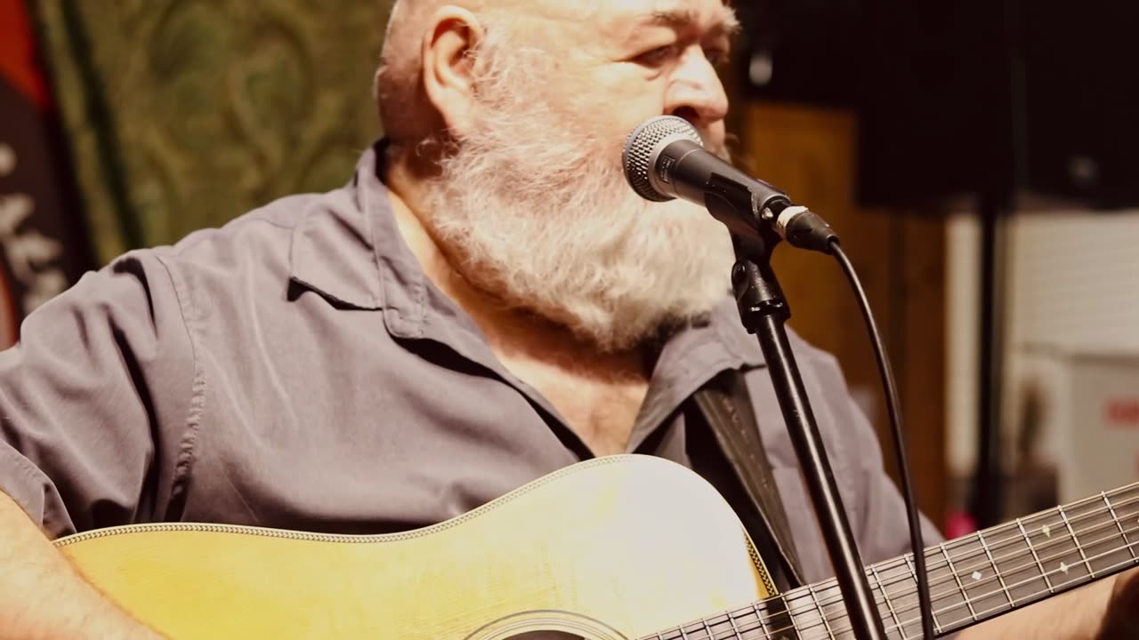 Lou Moore - Granite Shores, Dreams Eternal | Live from the Market | The Indie Distributor