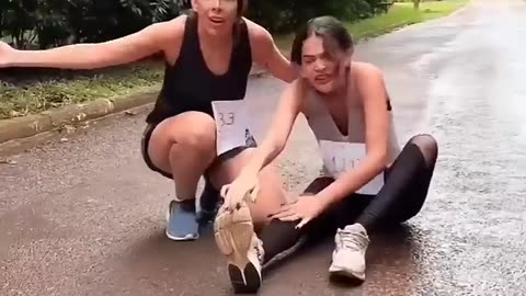 This is true sports spirit 🫡🏅 Unexpected incident happened at the finish line
