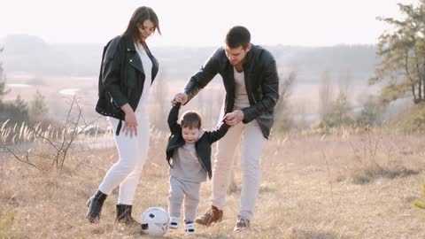 HAPPY COUPLE FOOTBALL GOALS