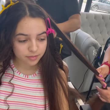 3 hours and 2 hairstylists later… #longhair #hairgrowth #hairstyle #haircare #cabello #pelolargo