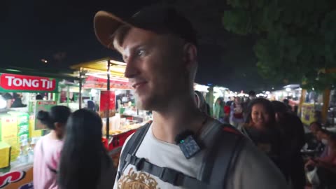 Indonesia at night! ! / There are no foreigners in Surabaya! / Street Food Tour 2023