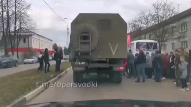 Russian troops welcomed by locals! "" Z "" ""V ""