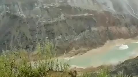 Giant landslides makes lake disappear