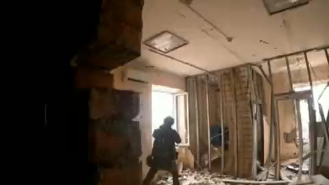 Ukrainians Fighting House to House in Bakhmut