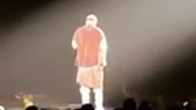 JUSTIN BIEBER FALLS ON STAGE (PURPOSE TOUR 16 06 2016)