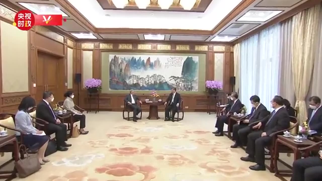 Bill Gates meets with Winnie Xi...