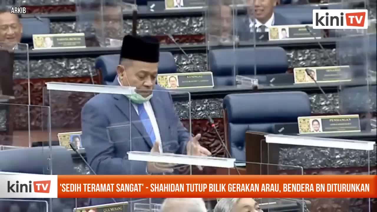 'Sedih teramat sangat' - Shahidan tutup bilik gerakan Arau, bendera BN diturun