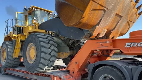 Transportation Of The Volvo L330E & Caterpillar 980 Wheel Loaders -