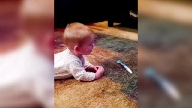 Cute cat, play with children; Do you want to try children's food?