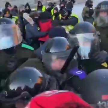 🇨🇦Mounted police trample freedom convoy protesters | Feb. 18, 2022🇨🇦