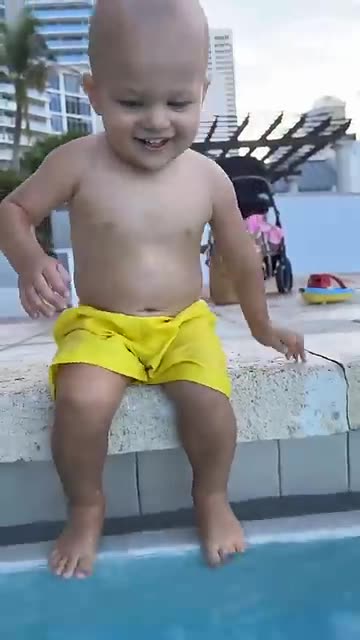 Funny baby reaction 🤣🤣💜❤️❤️