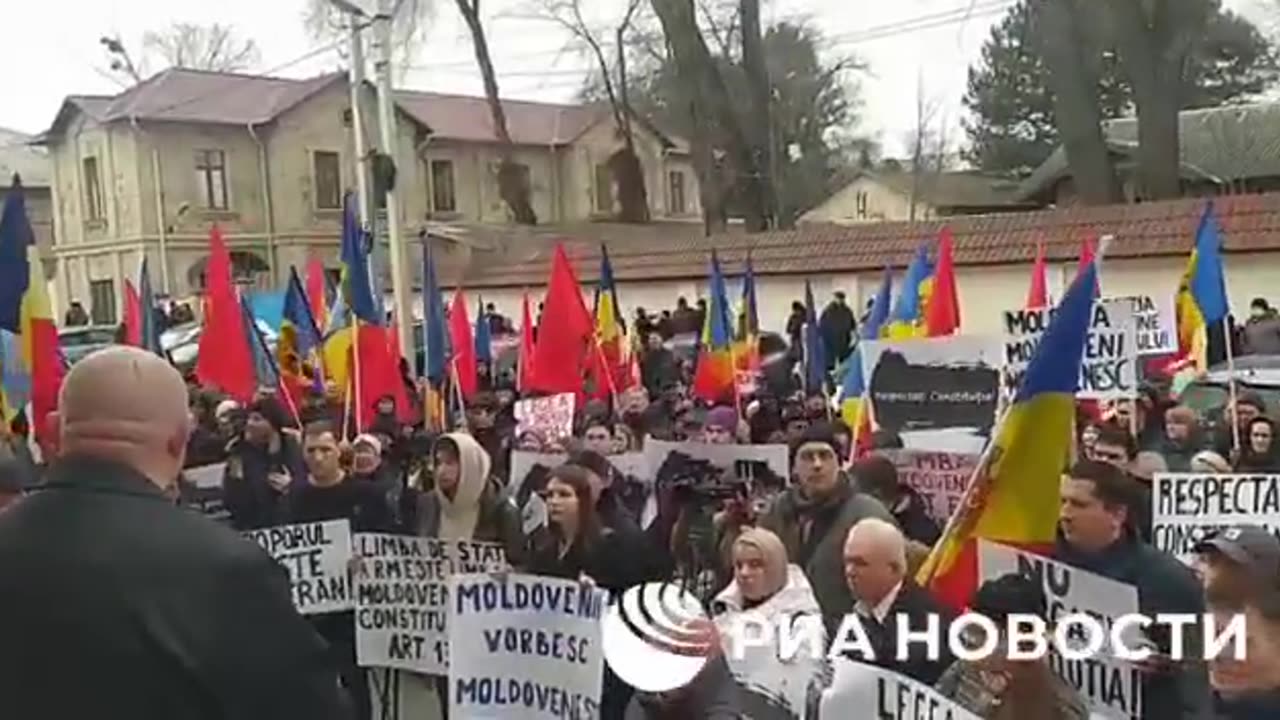 Pro Russia rally in Moldova to stop calling the language they speak Romanian