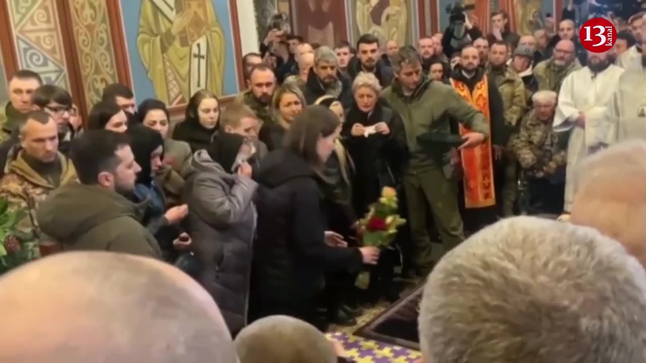 Ukrainian people and officials kneel down to bid farewell to heroic fighter who died in Bakhmut