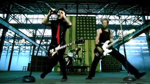 Green Day - American Idiot [Official Music Video]