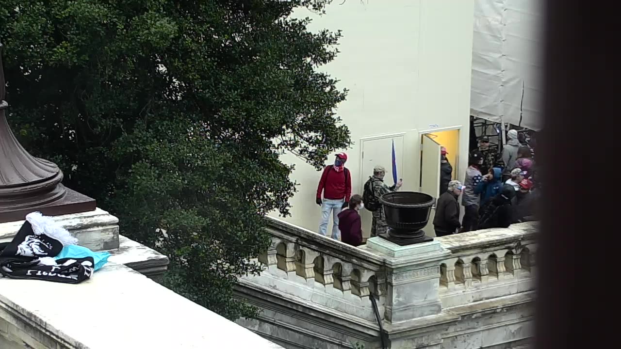 Camera0925USCG00UpperTerraceWest_2021-01-06_Starting_at_16h34min58s393ms.mp4