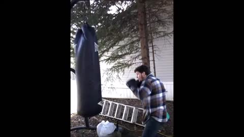 Canadian man with 16oz gloves vs 100lb Everlast Heavybag